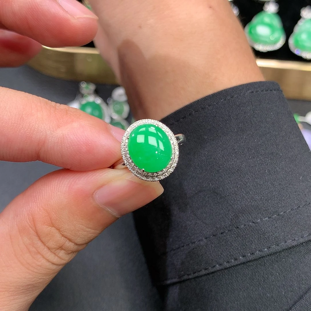 翡翠戒指18K金镶嵌戒指