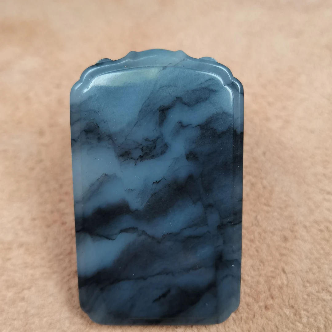 新疆和田玉青花籽平安无事牌，天然的山水风景 意境好，材料细雕刻