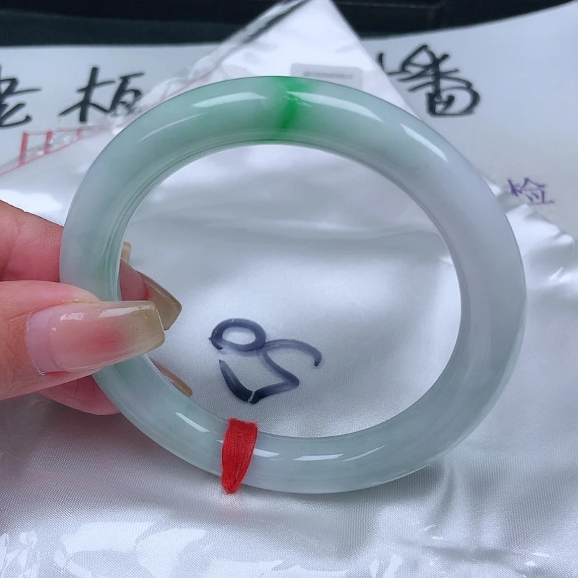 【闪购商品】翡翠手镯未镶嵌曾****水，