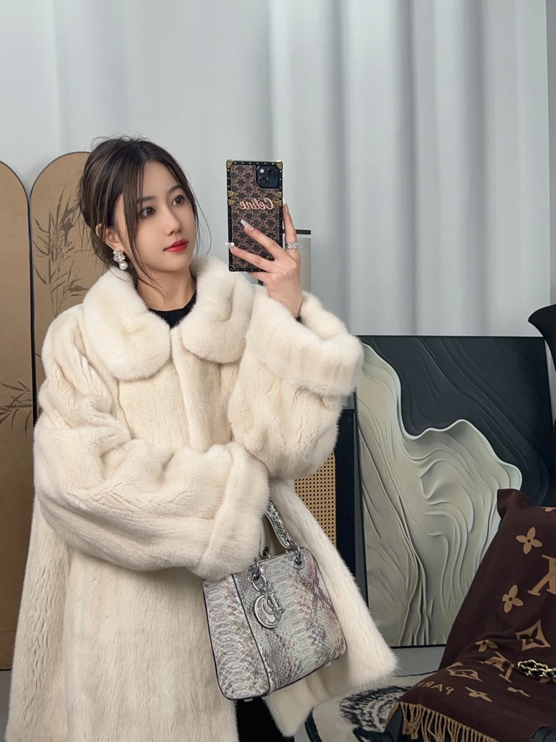 【嘉雯家】新款进口紫标天鹅绒母皮川刀娃娃领南瓜挽袖短款皮草外套