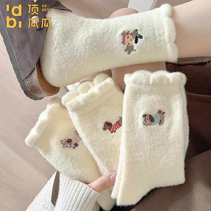 澳绒袜子女秋冬中筒袜地板袜冬季加厚刺绣腊肠狗袜睡眠袜配勃肯鞋