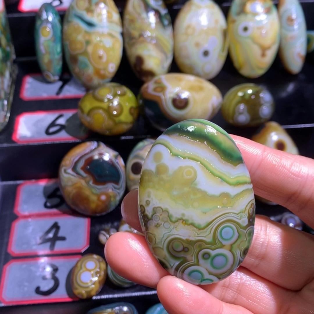 【闪购商品】玛瑙/玉髓珠宝奇石未镶嵌王****》