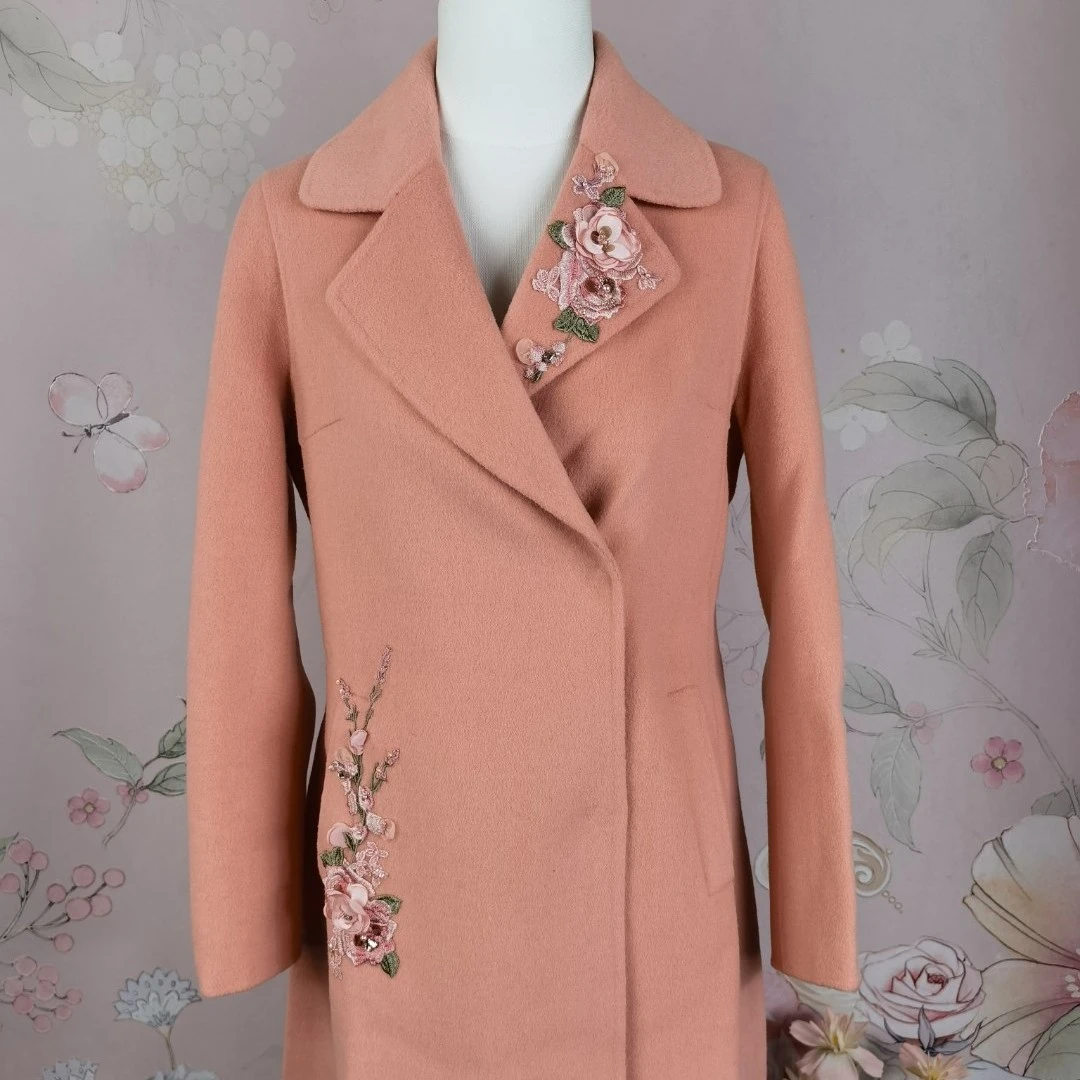 Pink Mary/粉红玛琍绣花毛呢大衣PMAJS6103
