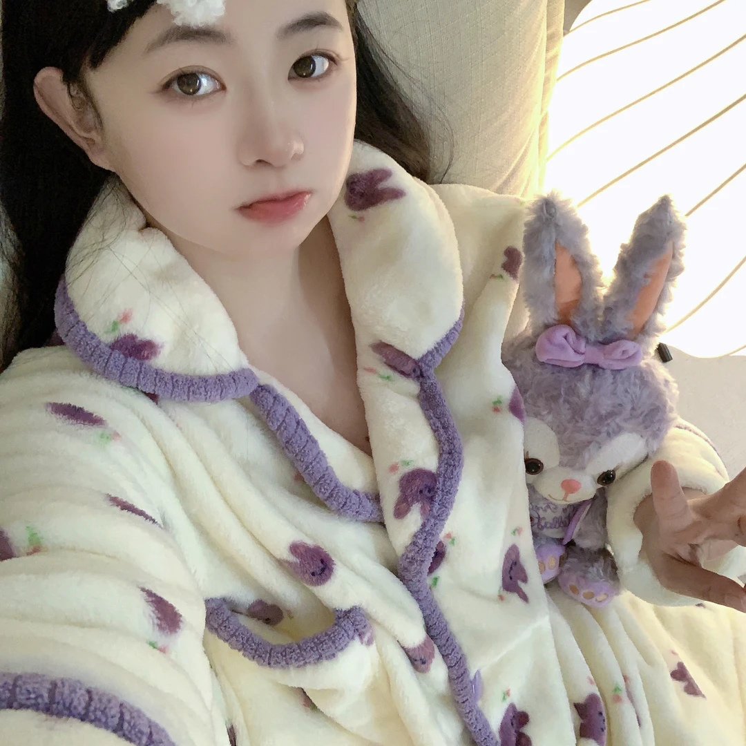 冬季新款紫色兔子法兰绒卡通系列加厚宽松休闲女士睡衣套装家居服