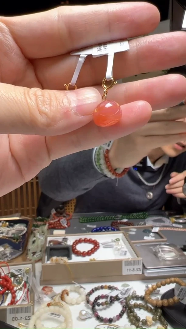 【闪购商品】玛瑙/玉髓滴溜合金玉髓玛瑙鲸鱼白铜包挂坠多样性