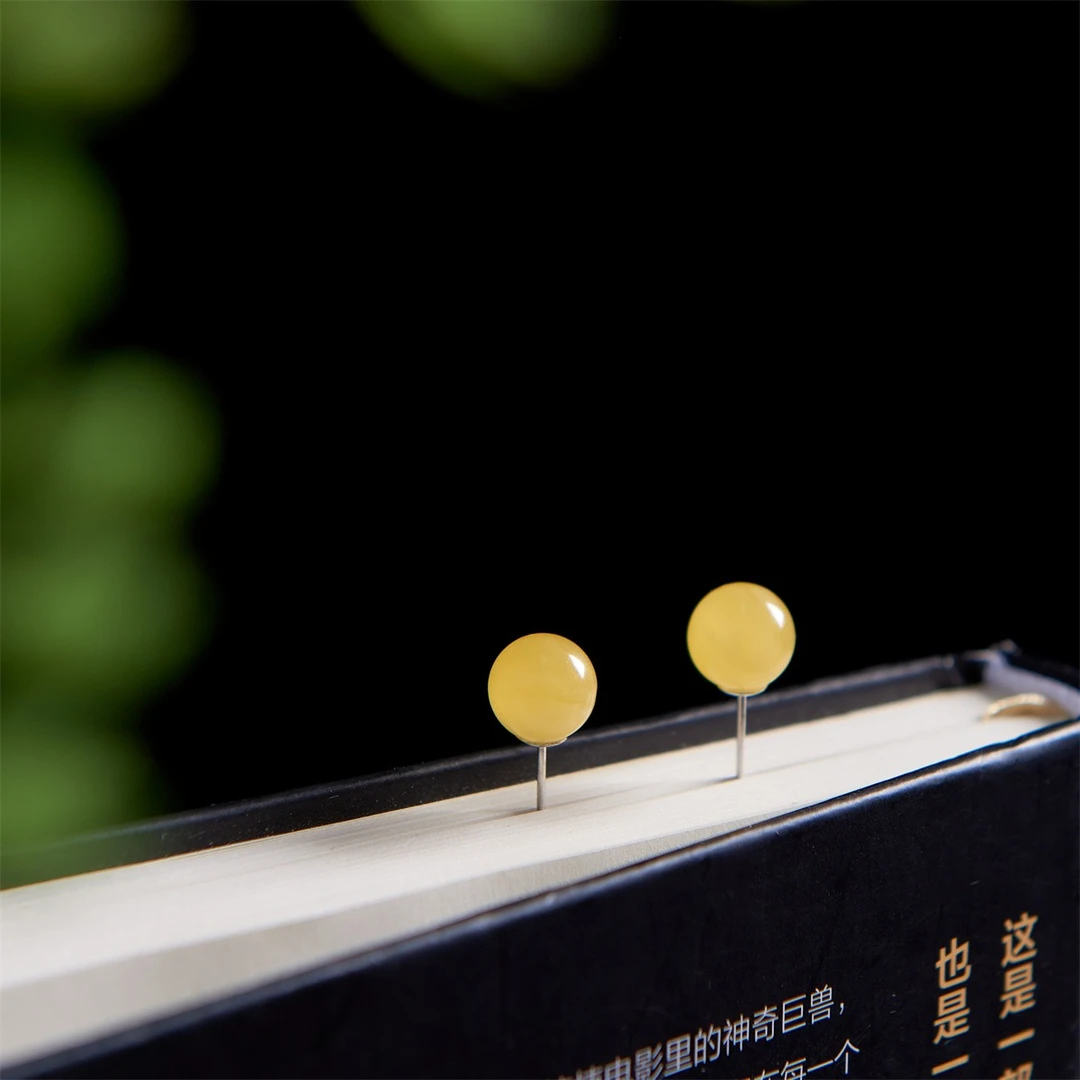 【珠宝兄弟】约8mm金绞蜜蜜蜡圆珠S925银镶耳钉