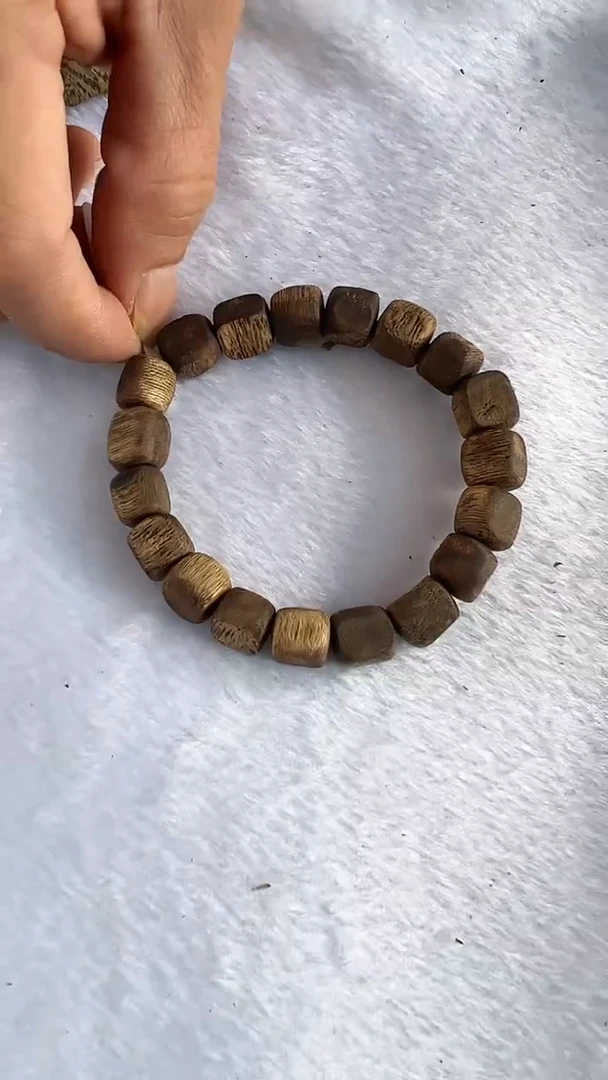 【闪购商品】沉香手串单圈板头方珠10克多样性发1条