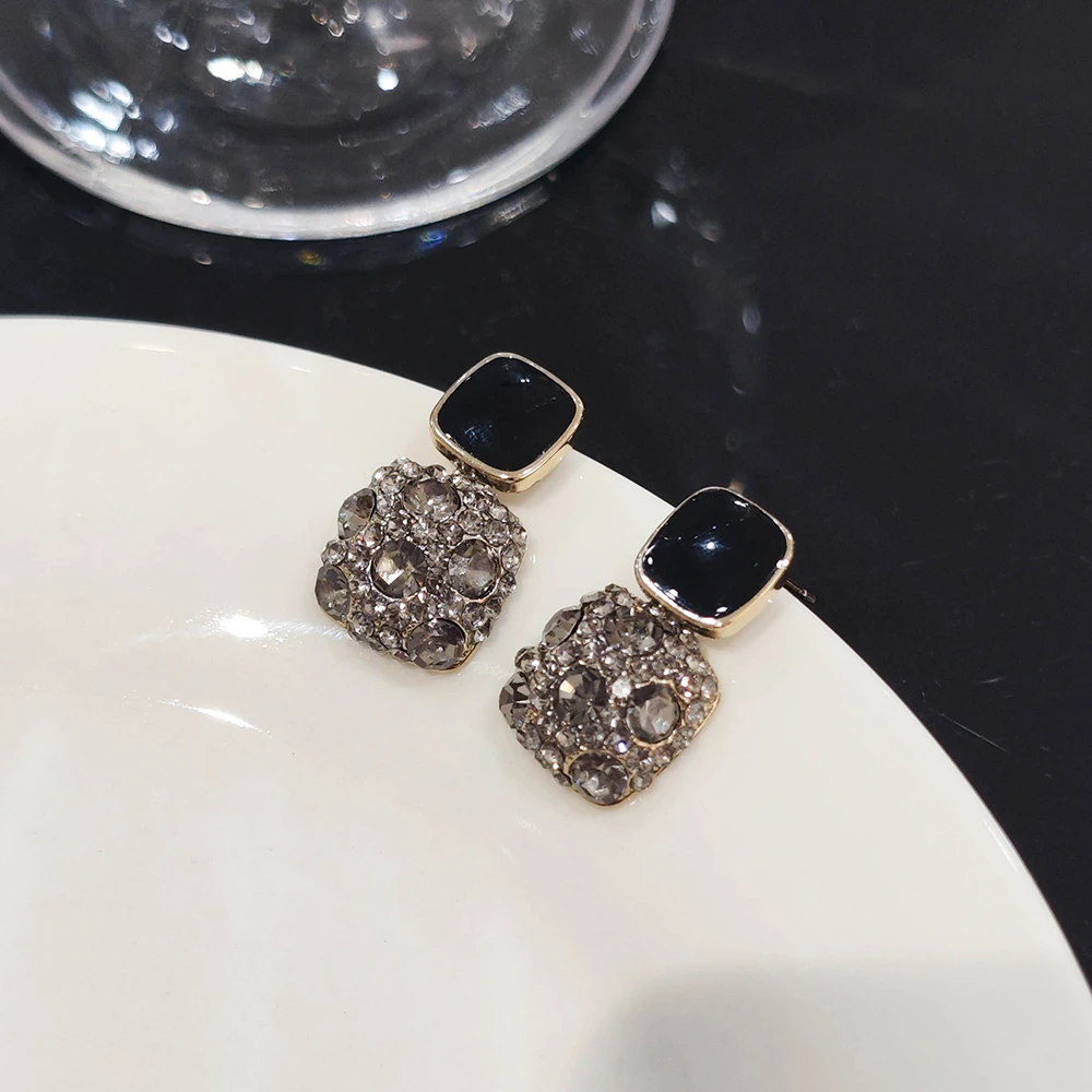 铜合金耳饰 气质轻奢时尚百搭黑色复古小众简约PT0242