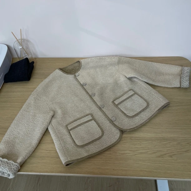 9241皮毛一体长袖小香风外套女2024年秋冬休闲宽松单排扣上衣