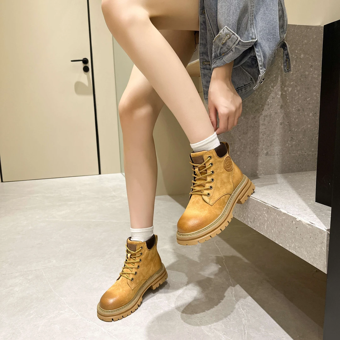万达撤柜头层猪皮跟高5CM和7CM厚底英伦风百搭复古2025新款马丁靴