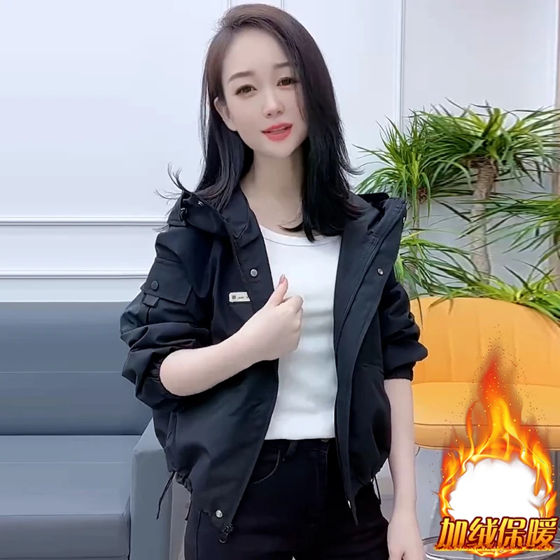 宽松休闲加绒加厚短外套女2024年秋冬季新款时尚高级感连帽冲锋衣