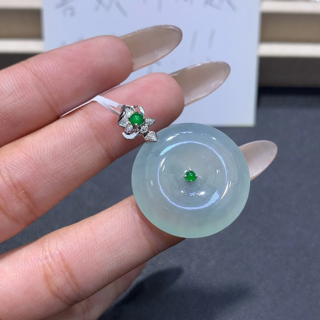 翡翠颈饰18K金镶嵌翡翠