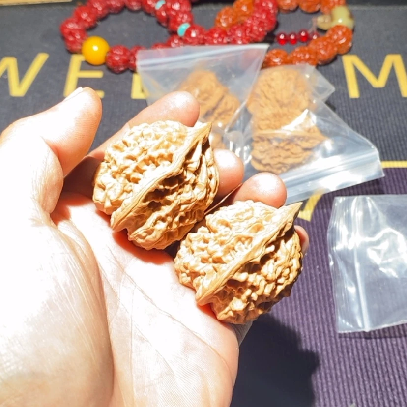 【闪购商品】文玩核桃吊坠白茶官帽