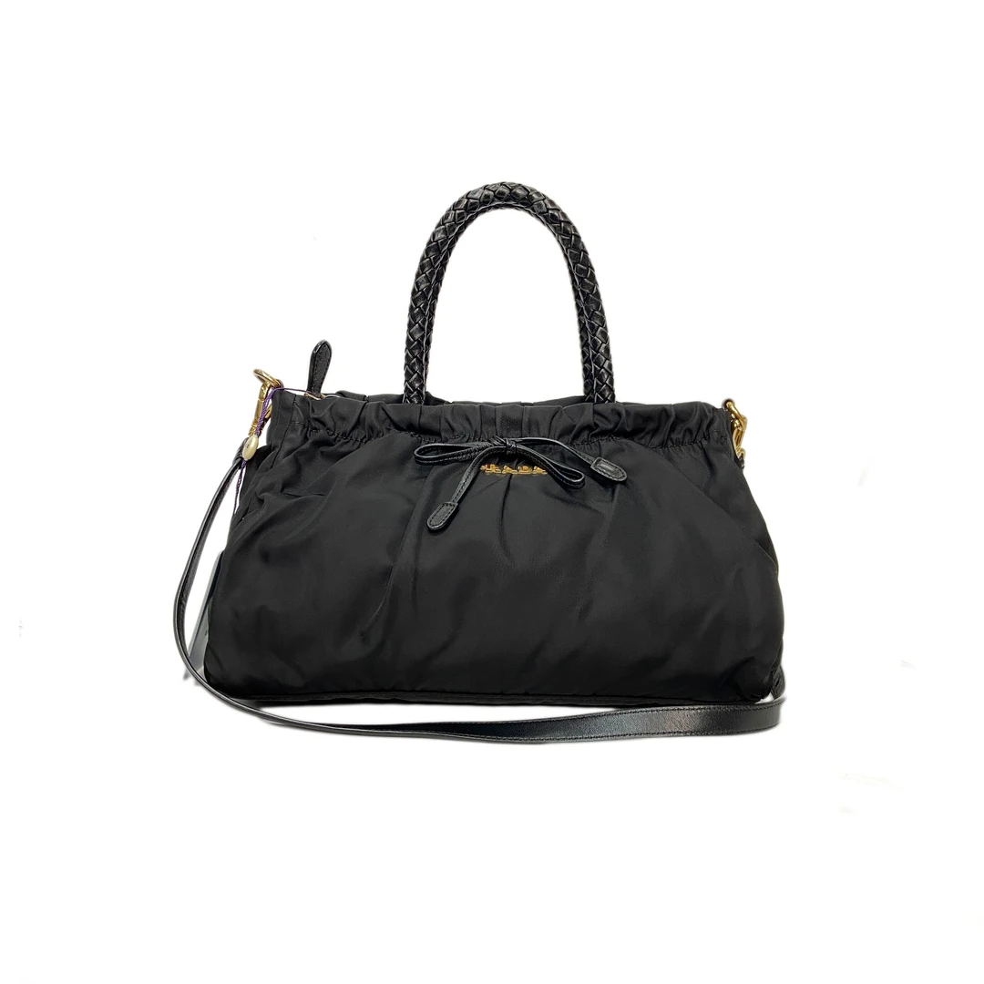 95新 佰伶儿 Prada普拉达 黑色降落伞尼龙单肩手提托特包2303P012