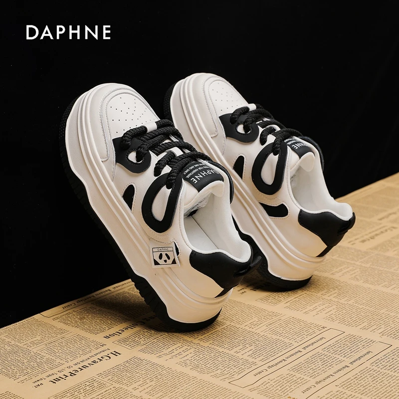 Daphne/达芙妮2023秋季新品厚底小白鞋休闲百搭潮流学院风板鞋女