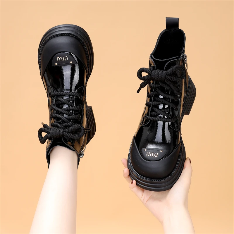 马丁靴女2023秋冬新款英伦风时尚炸街爆款漆皮防滑加绒短靴大码41