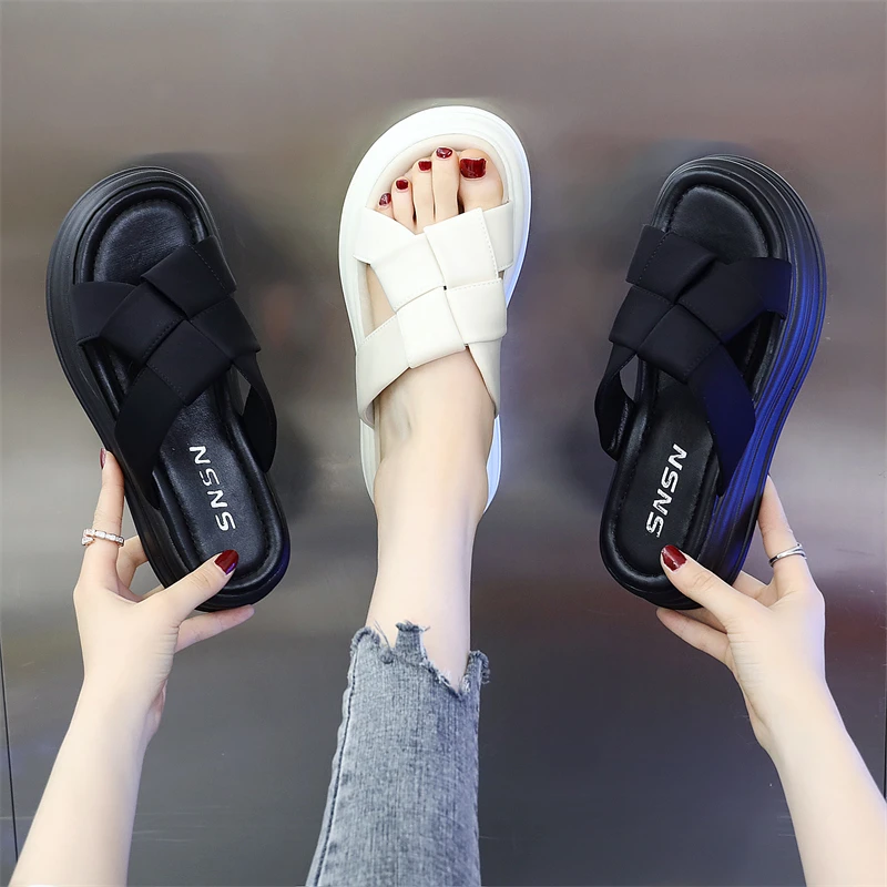 踩屎感厚底拖鞋女夏外穿2025年新款编织百搭软底凉拖鞋大码41-43