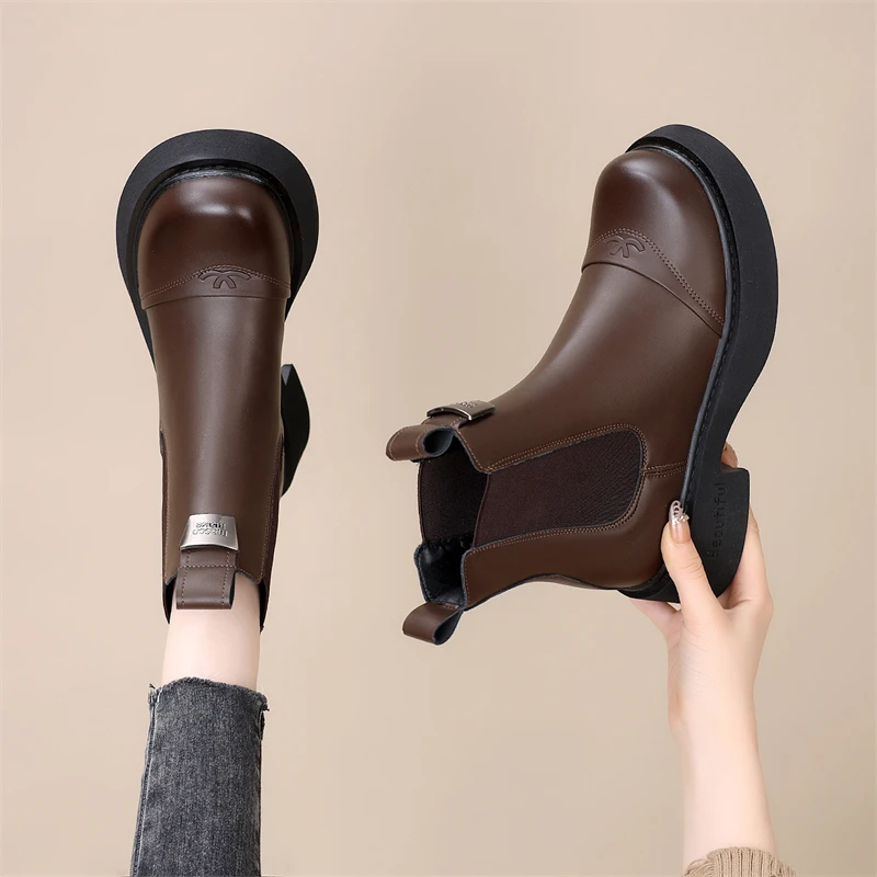 爆款欧货显瘦烟筒靴女2024秋冬新款套筒松紧带英伦洋气切尔西短靴