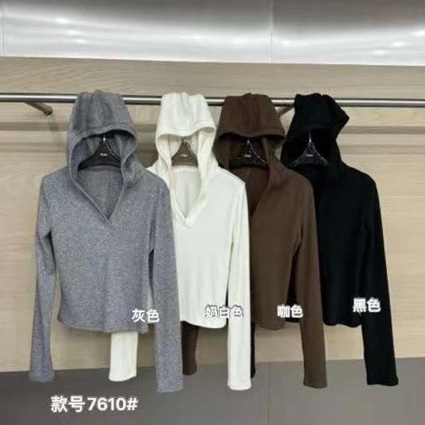 杨杨 潇家-（完美背影）小心机切腰帽款小衫上衣7610