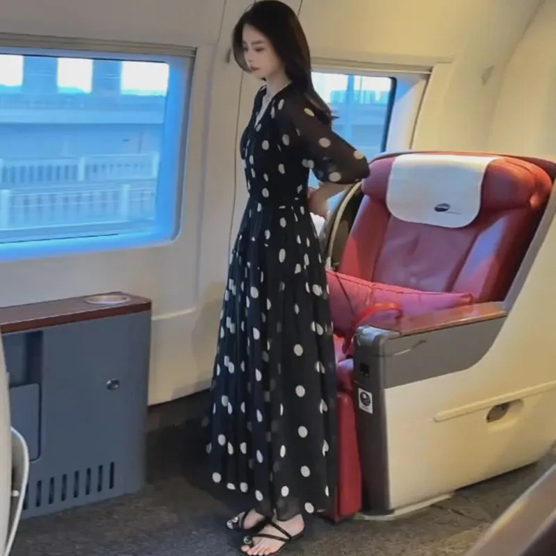 2024宽松连衣裙女装连衣裙法式气质波点高腰时尚夏季收腰赫本风