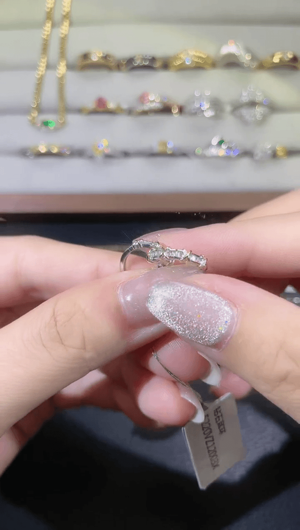 【闪购商品】钻石耳饰18K金镶嵌i31-2多样性发出一件