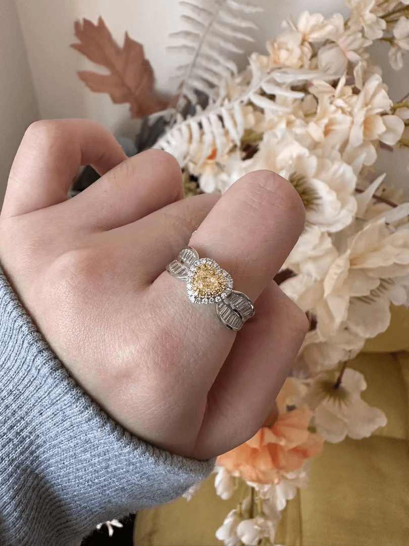 十三姨珠宝-黄钻爱心T方钻镶嵌戒臂18k金钻石戒指时尚复古 2款