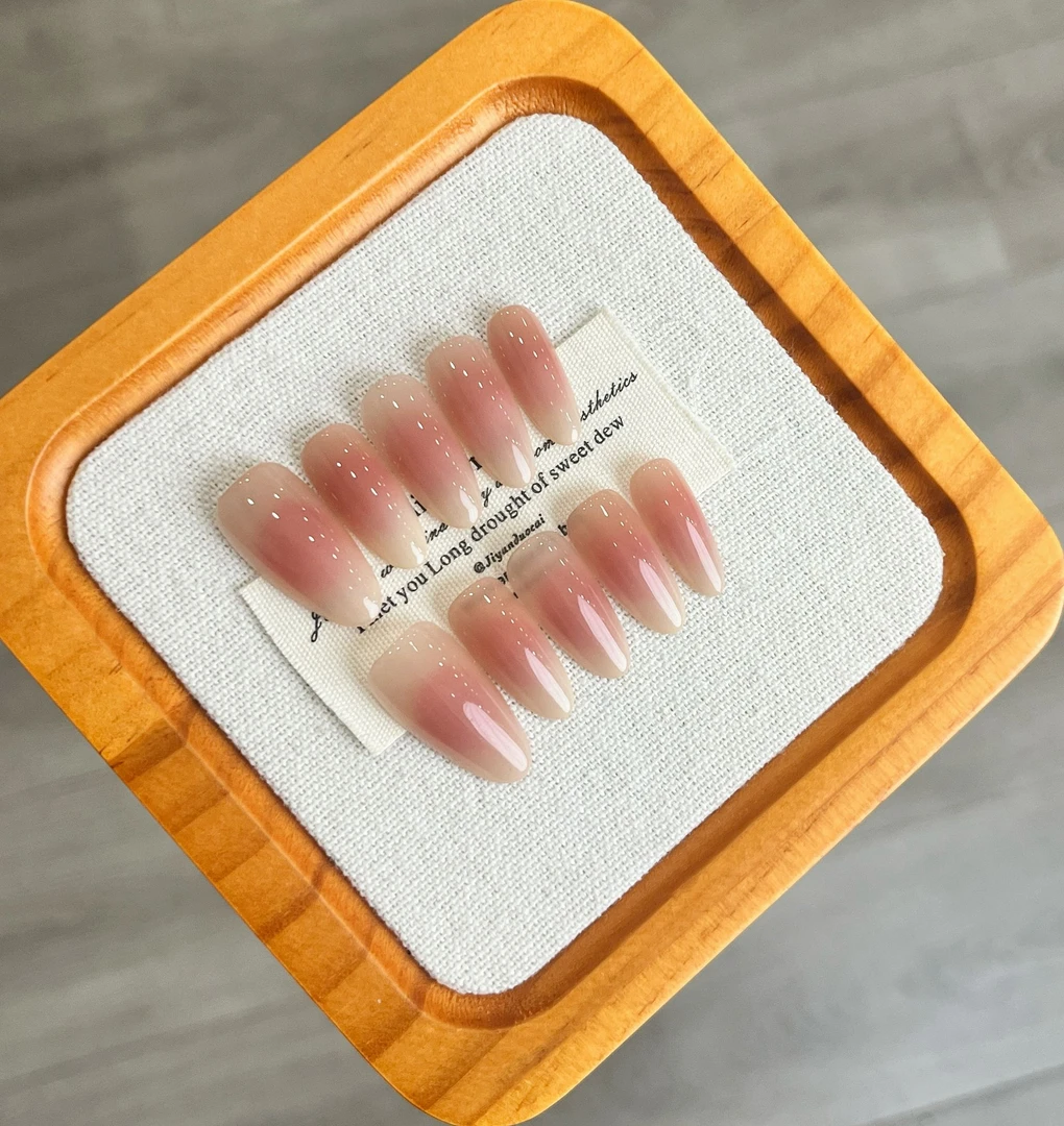 【桃酪】珍珍手工穿戴甲纯欲风显白腮红晕染渐变可拆卸美甲贴片