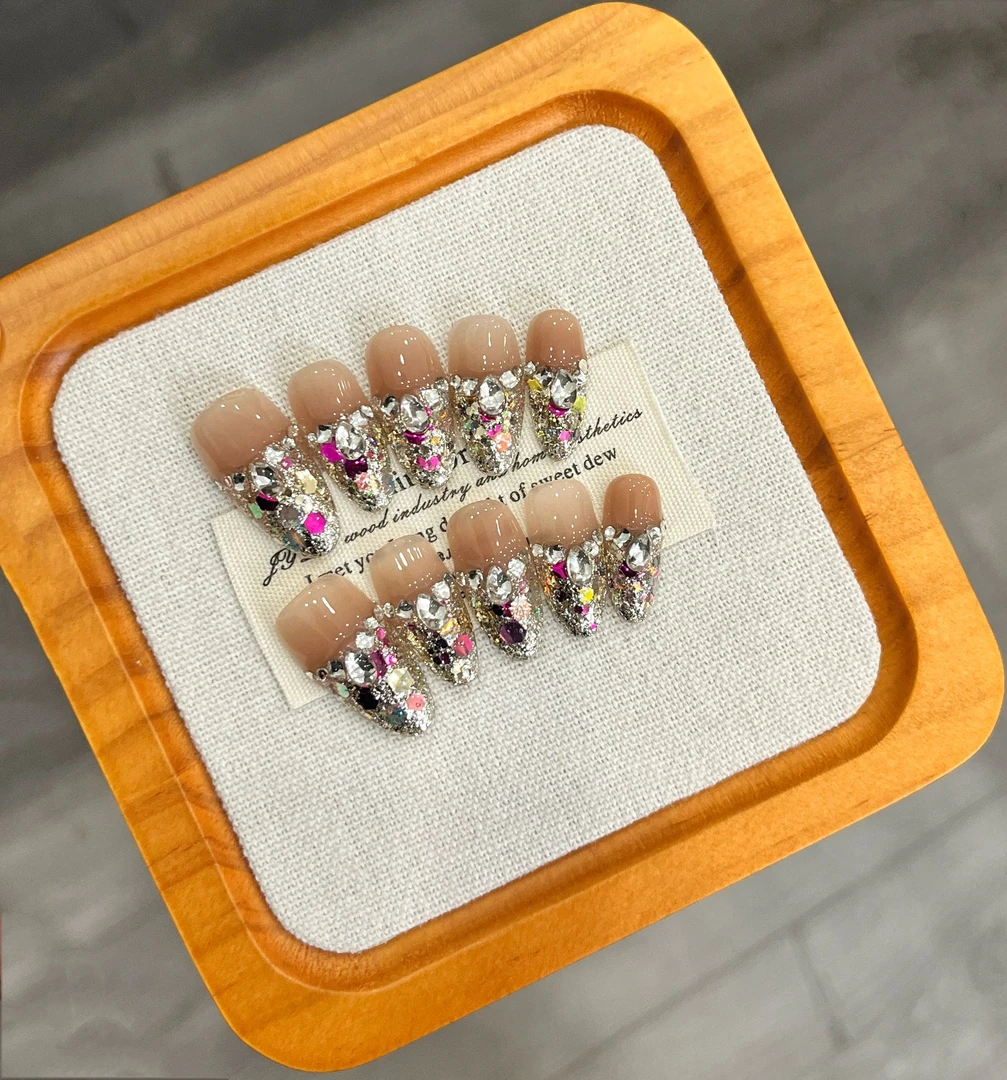 【万花筒】珍珍手工穿戴甲高级轻奢多彩亮片镶钻可重复使用美甲贴片