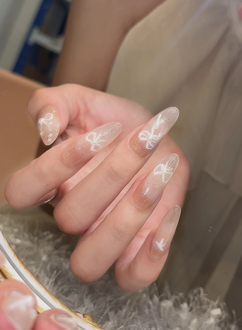 【洁白仙】珍珍手工穿戴甲手绘渐变蝴蝶结长椭圆仙气冰透纯手工美甲