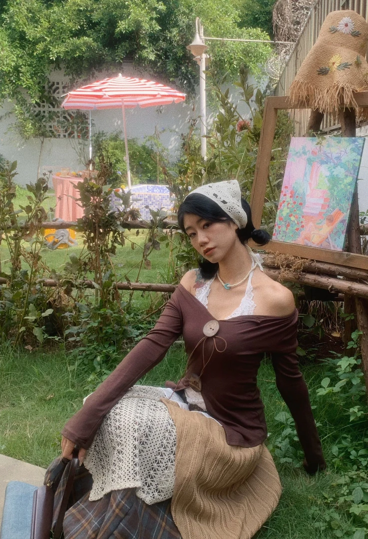 早秋新款设计感小众V领开叉纽扣修身显瘦长袖螺纹打底T恤女上衣