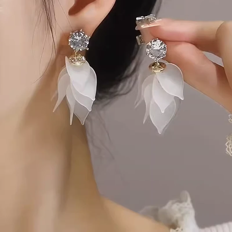 合金耳饰 耳环女2024新款高级感时尚小清新百搭白色树叶流苏耳钉