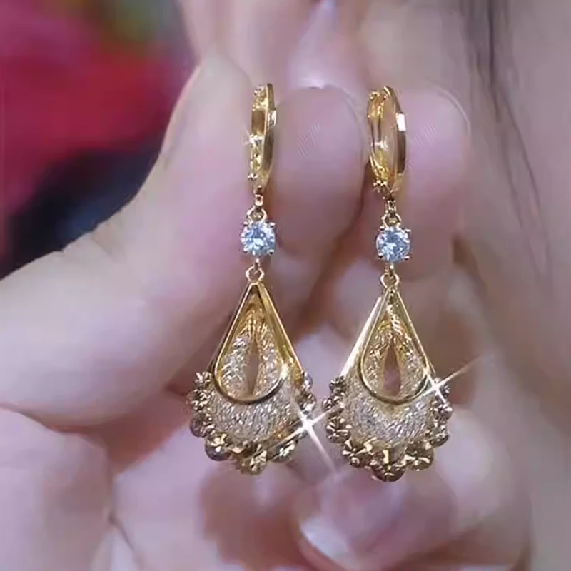 合金耳饰 轻奢高级感水滴耳环女2024新款时尚超闪耳扣气质耳饰