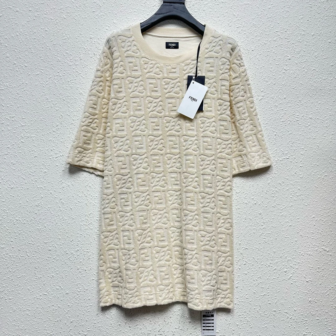 FENDI 新款乳胶色毛巾满印短袖 尺码/XXL 全新带吊未使用YH10197
