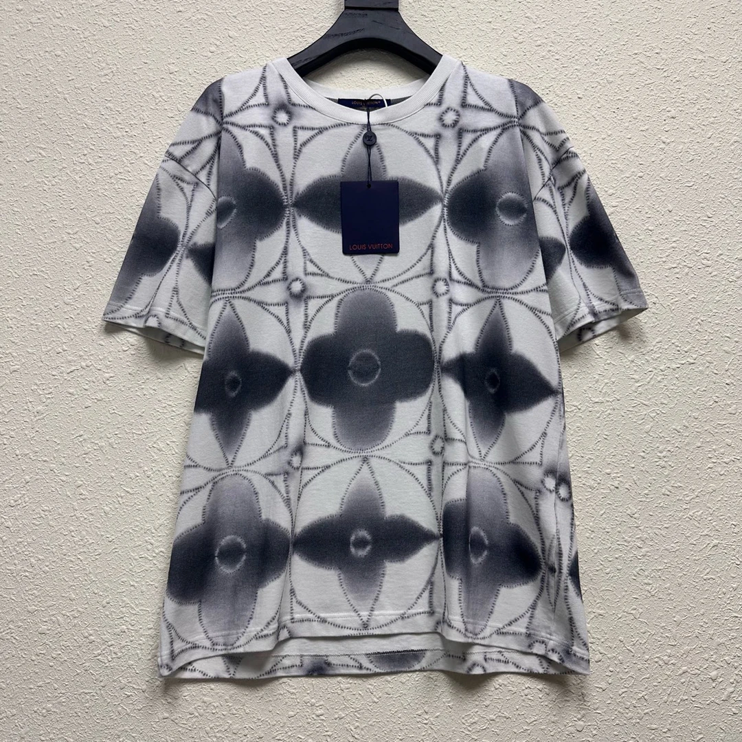 LV 新款三花老花LOGO扎染短袖 尺码/L 成色/全新带吊 YH13585