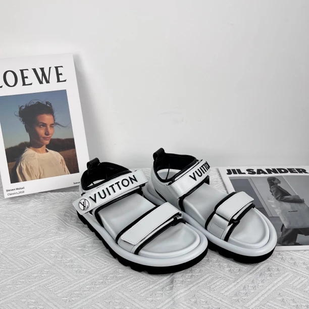 全新 LV 黑白魔术贴凉拖 无盒 尺码/37 公价8500 DY10723