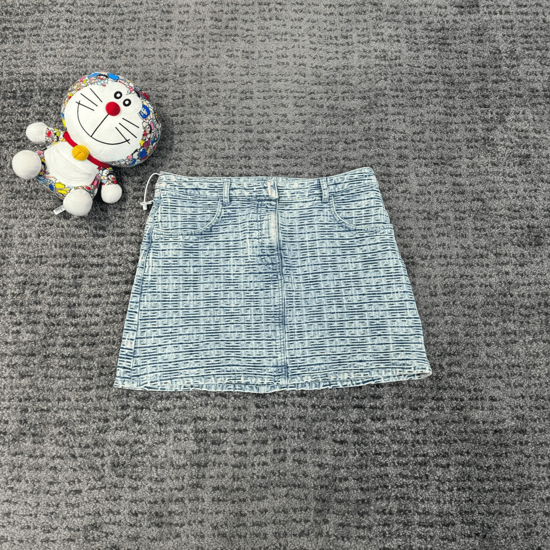 纪梵希 Givenchy 4G老花牛仔短裤 尺码/42 成色/99 YH10912
