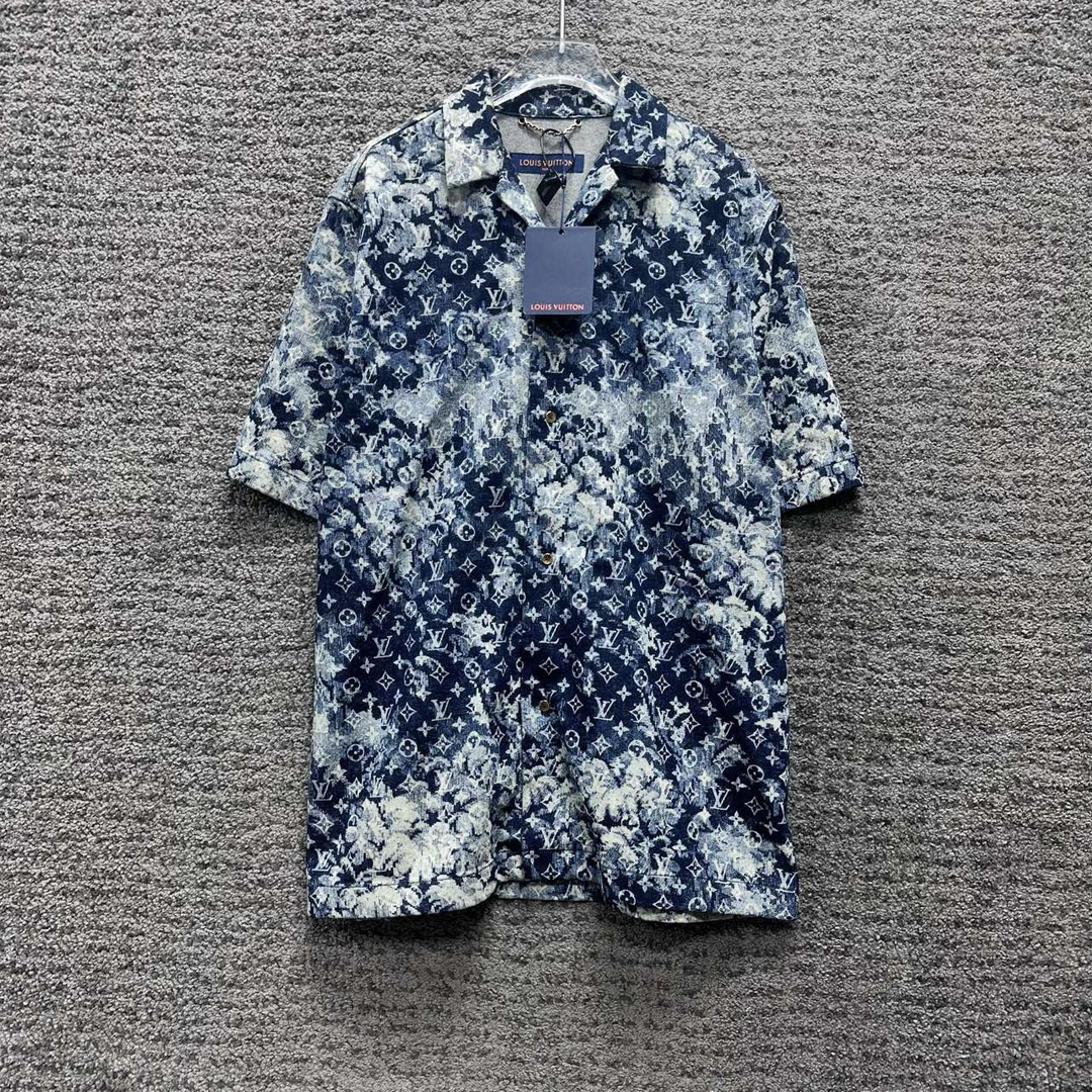 LV 挂毯LOGO老花满印短袖衬衫 尺码/M 成色/新同 DY10796