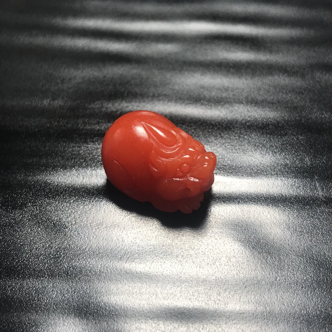 保山南红雕刻貔貅吊坠满色满肉颜色红润,尺寸15.8/10.4毫米重2.4
