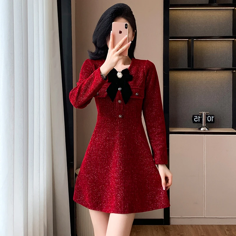 秋冬时尚法式气质新年战袍短裙高级感亮丝雪尼尔小香风连衣裙