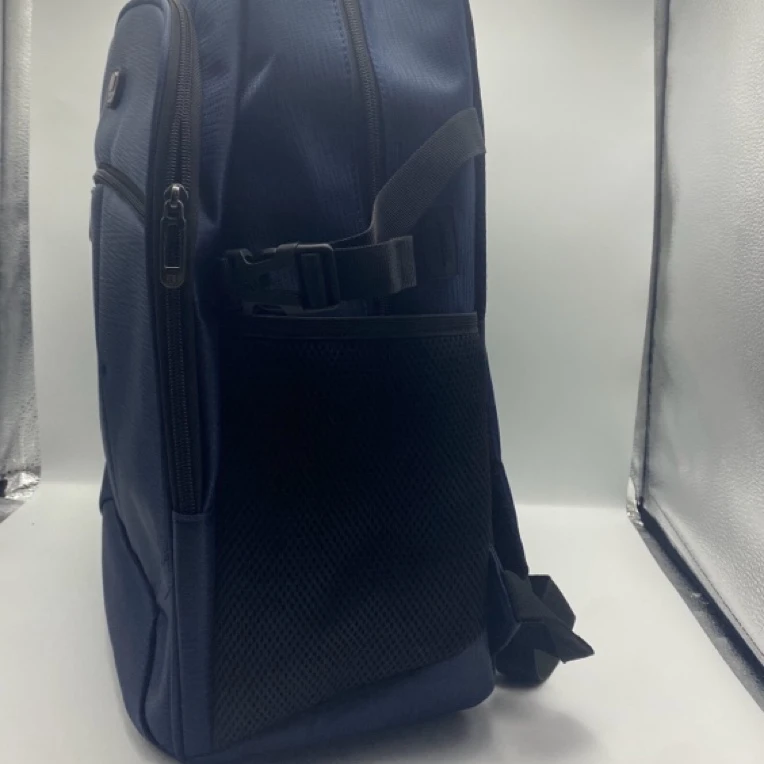 八狼树皮纹双肩包