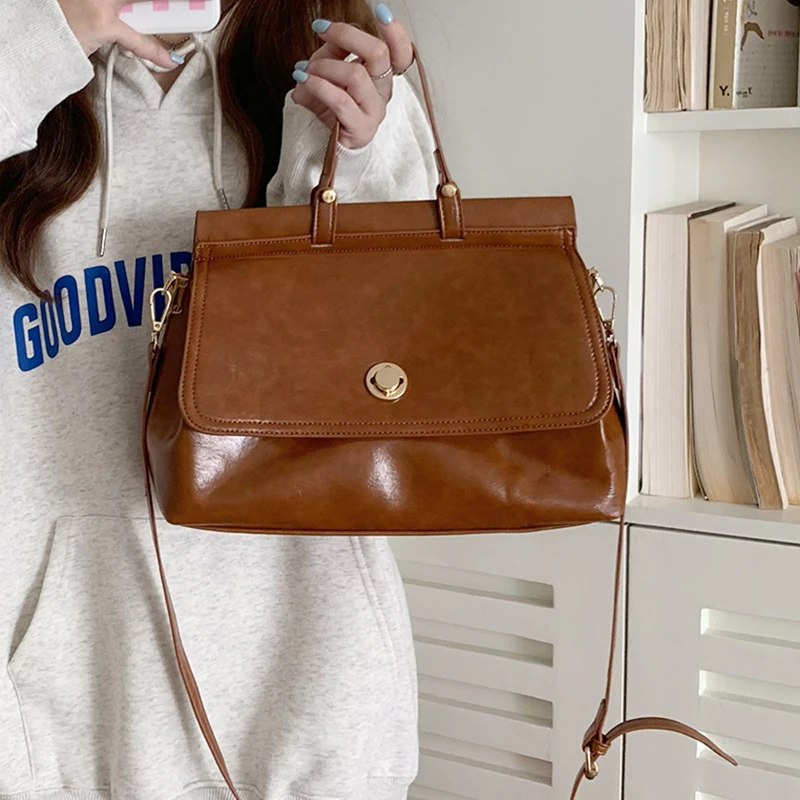 大容量复古公文包2025新款高级感百搭斜挎手提包日常通勤邮差包女