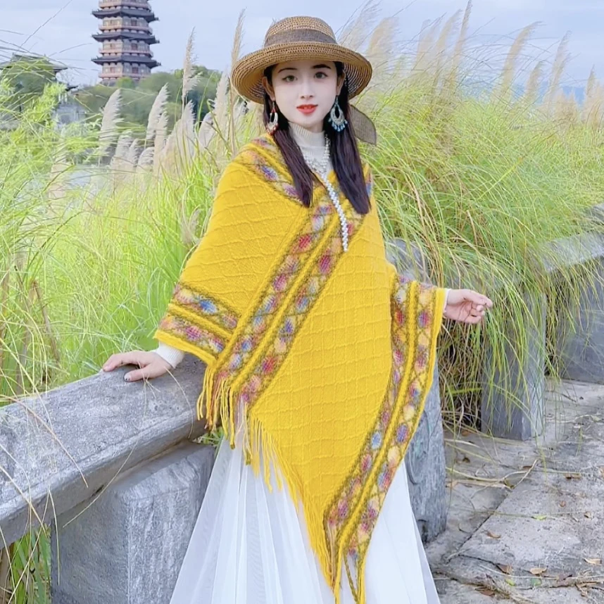 【围奕】秋冬民族风彩条旅游拍照多色加厚披肩流苏套头款’