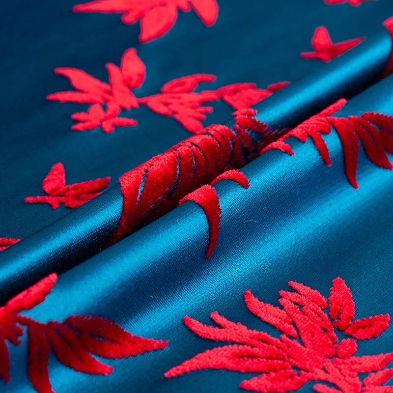 湖蓝底鲜红竹真丝漳缎（面料特殊 一经裁剪 概不退换）