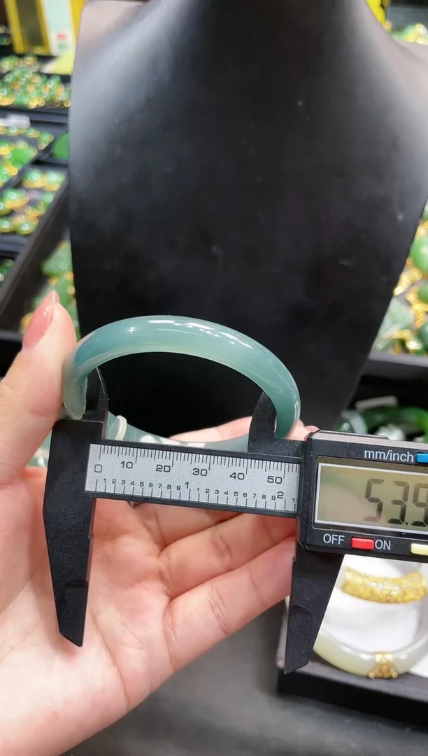 【闪购商品】翡翠手镯未镶嵌54