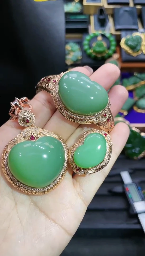 【闪购商品】和田玉套装18K金镶嵌