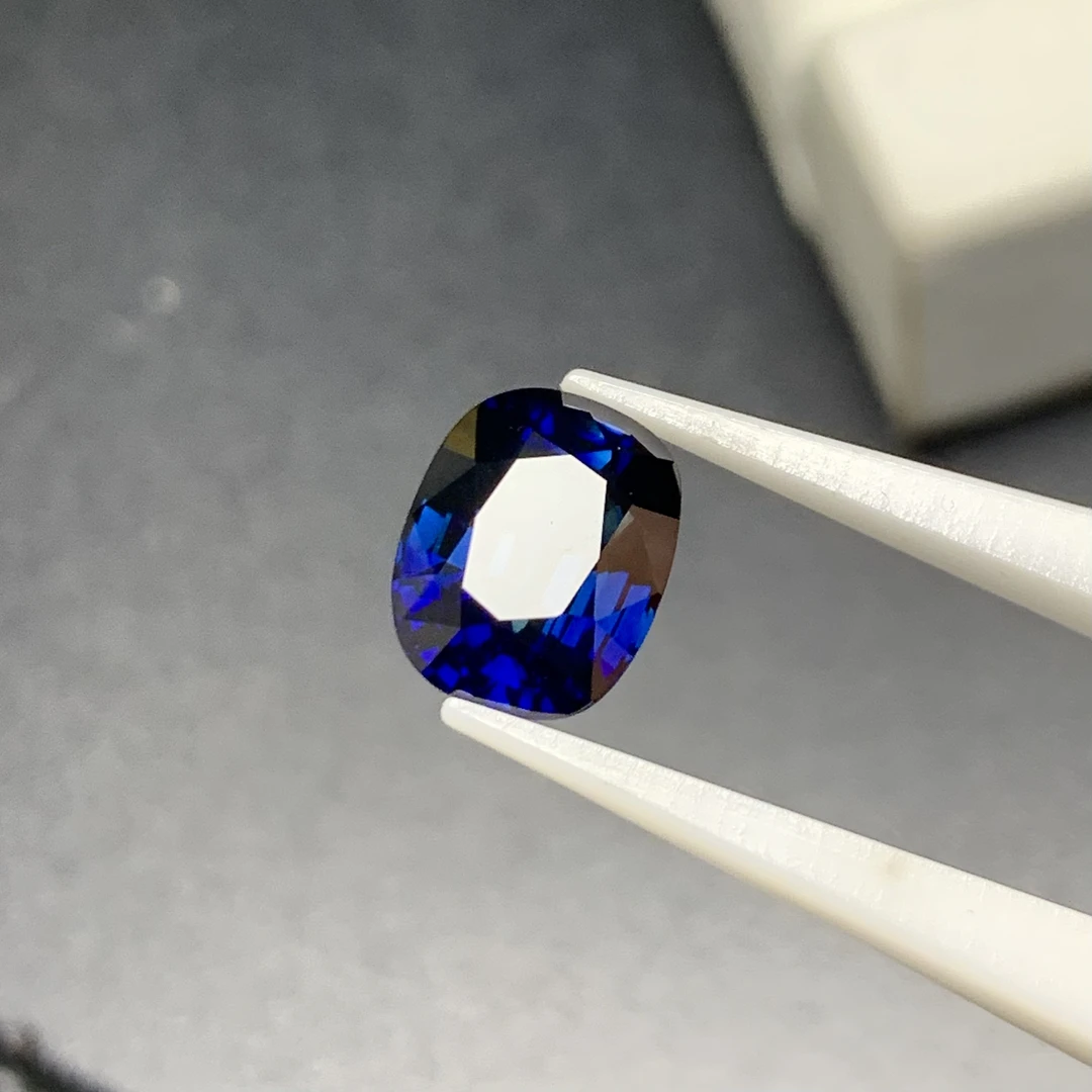 3.08克拉无烧蓝宝石裸石颜色浓郁晶体干净通透8.9*7.11吉尔德