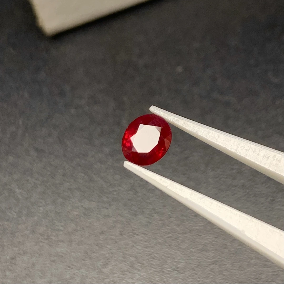 1.22克拉缅甸鸽血红宝石裸石颜色浓郁晶体通透6.32*5.3毫米国际证