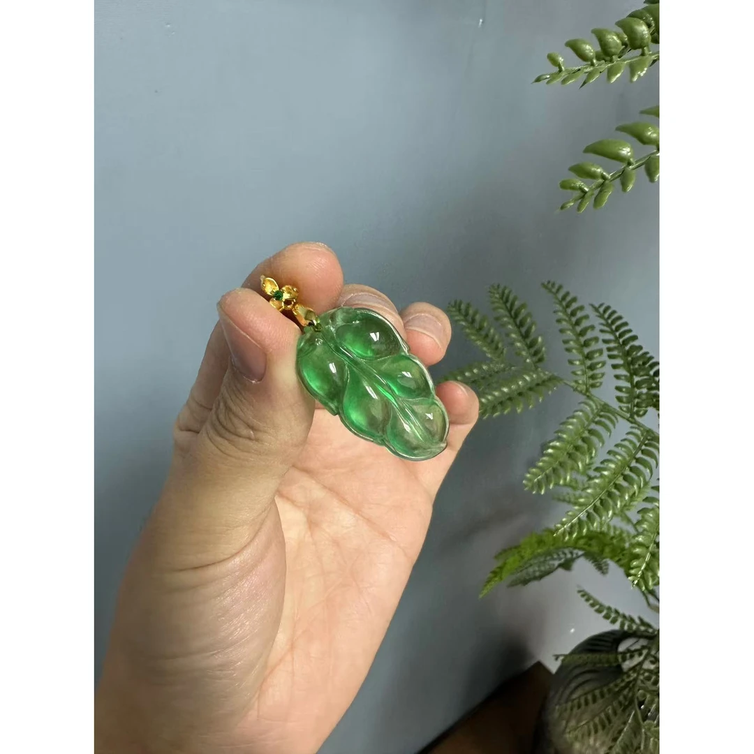 翡翠冰透14k叶子吊坠