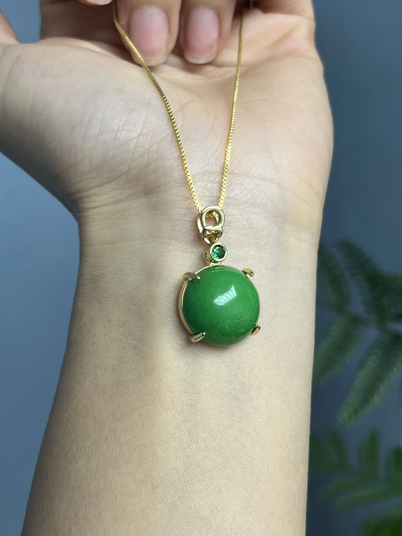 翡翠阳绿14k四爪圆牌吊坠