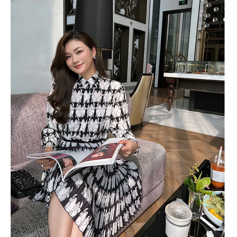 ＜琳媚＞兔子印花桑蚕丝宽松长袖衬衫+印花百褶半身裙